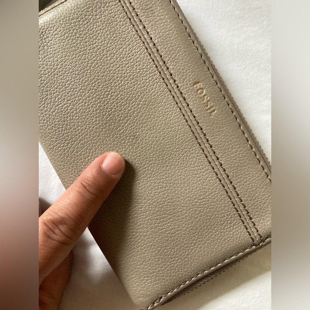 Fossil Tan Leather Wallet - Picture 10 of 11